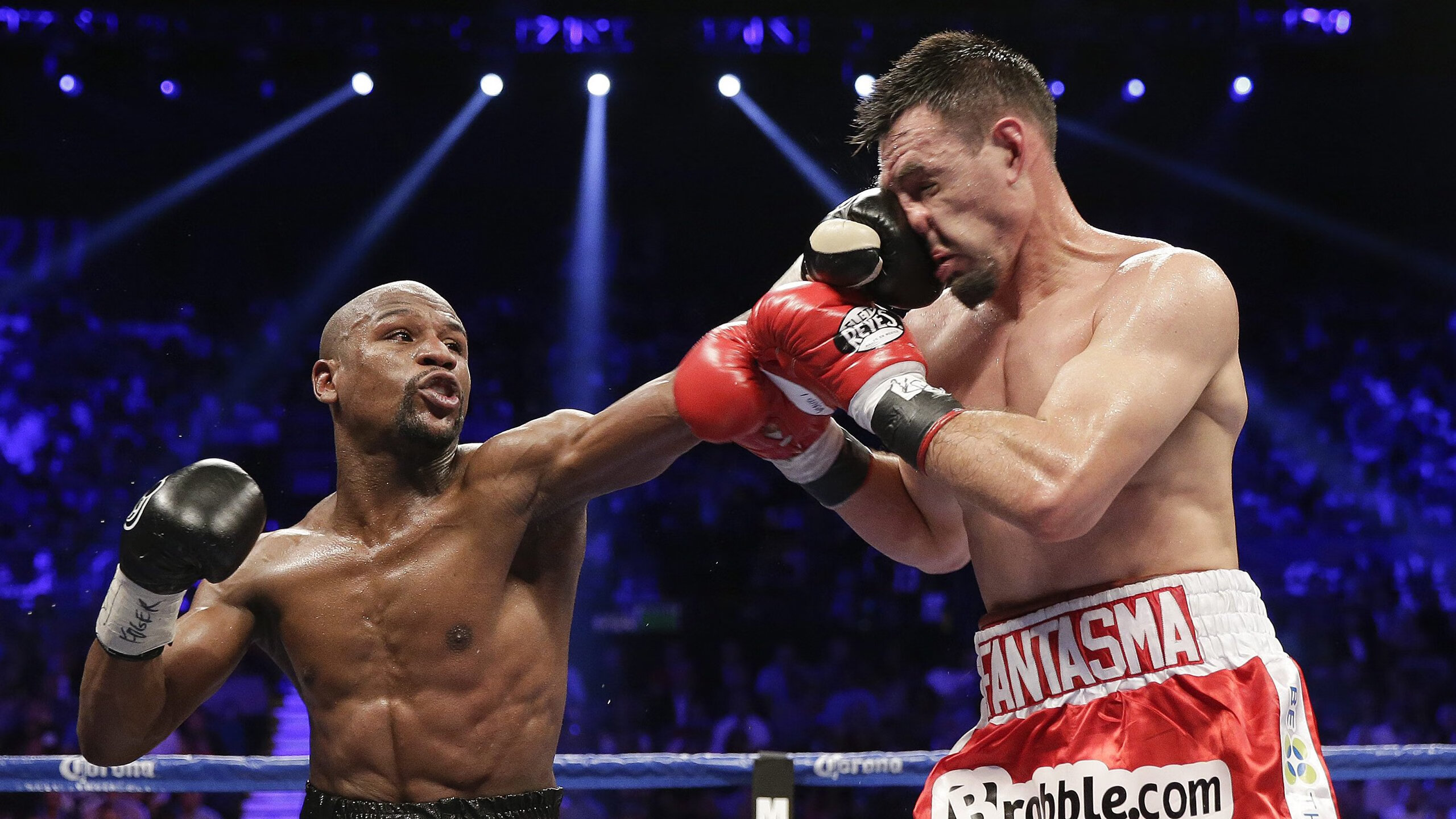 开云体育2026-F1街道赛焦点战,当赛道轰鸣遇见球场咆哮,湖人如何超车篮网?